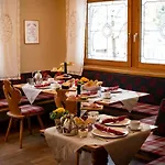 Gasthaus-pension Golfvilla ゲストハウス ペルティサウ